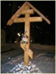 Памятный крест на месте раки преподобного царевича Петра.